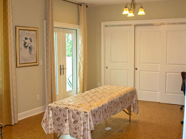 Low- and no-VOC paint, sealants, finishes, and flooring helped the home qualify for the EPA's Indoor airPLUS air-quality label.