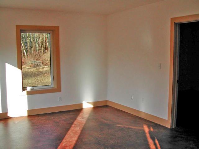 The thick concrete walls and durable concrete floor provide thermal mass that keeps temperatures in the house very stable even without the comfort system turned on.