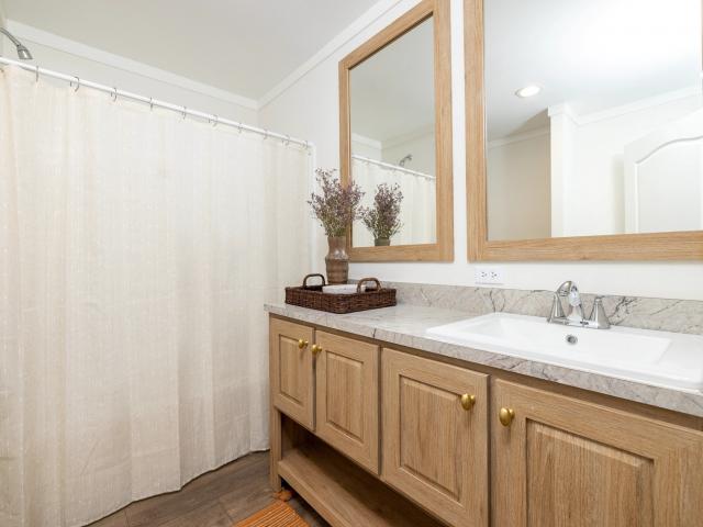 2024-Clayton-7-guest bath