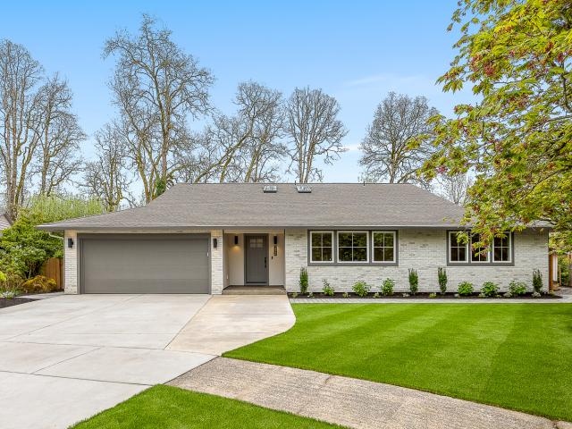 2024-Noyes-1-front of house