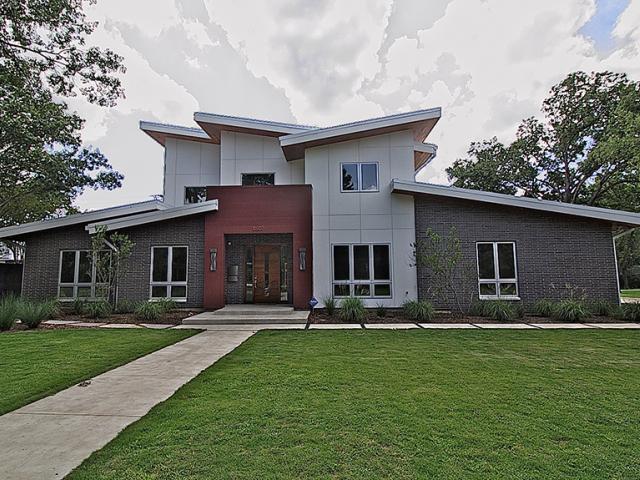 Davis Signature Homes built this 4,800-square-foot custom home in Dallas, Texas, to the high performance criteria of the U.S. Department of Energy Zero Energy Ready Home (ZERH) program.