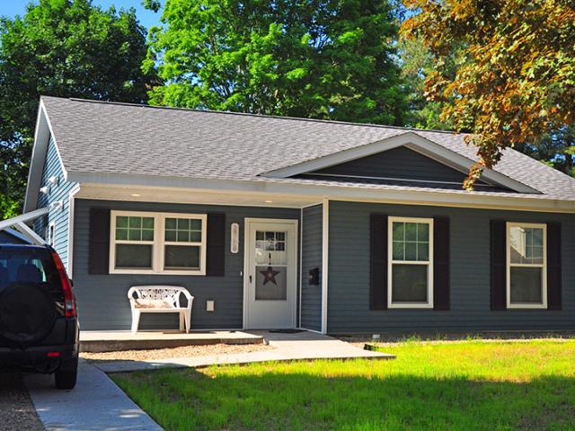 Kalamazoo Valley Habitat for Humanity built this 1,032-square-foot affordable home in Kalamazoo, Michigan, to the high performance criteria of the U.S. Department of Energy Zero Energy Ready Home (ZERH) program.