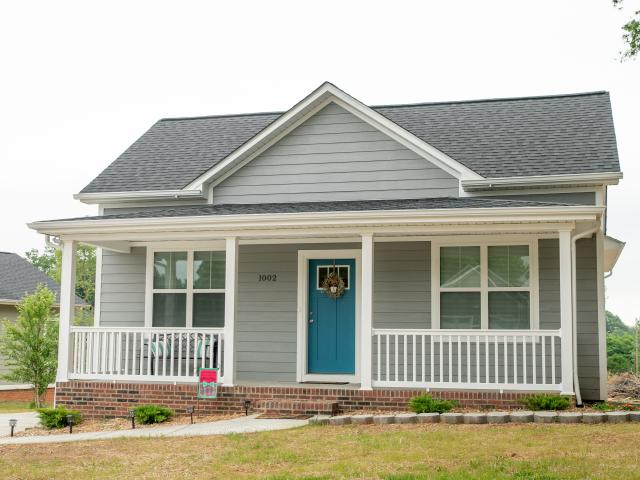 Habitat for Humanity of Catawba Valley built this 1,160-square-foot affordable home in Hickory, North Carolina, to the high performance criteria of the U.S. Department of Energy Zero Energy Ready Home (ZERH) program.