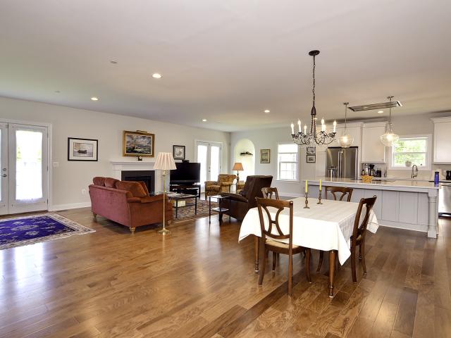 Low- and no-VOC stains and finishes were used throughout the home, which was certified to the EPA Indoor airPLUS requirements.