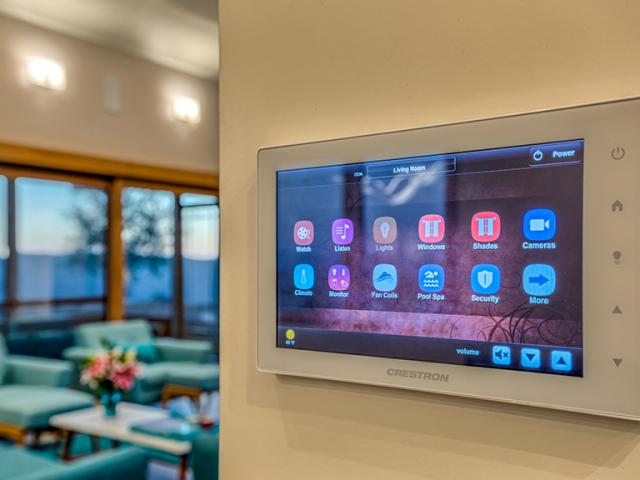 The home's energy management system tracks energy and water usage and production. A 40-kW battery storage system is the home's first source of power, with the grid connection serving as a backup.