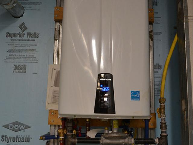 A high-efficiency, ENERGY STAR-labeled tankless condensing gas water heater is equipped with a smart logic controller that “learns” the occupants’ usage patterns and circulates hot water through an insulated loop during the times when residents are most likely to need it.