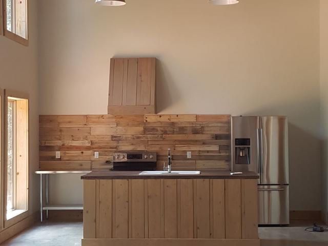 Only LED lighting is used in this home, and the refrigerator, dishwasher, and clothes washer are all ENERGY STAR-rated appliances that save energy and water.