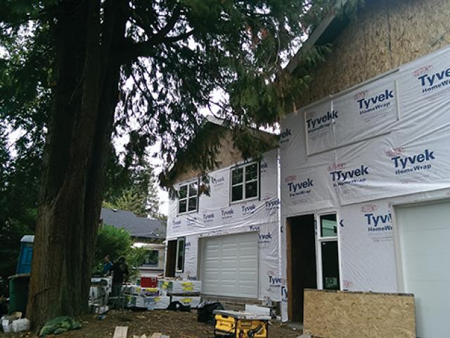 The home’s high-performance building envelope consists of structural insulated panels (SIPs) –- walls are 6-inch R-29 panels covered with house wrap and roofs are 10-inch R-42 panels covered with ice-and-water shield for an airtight, water-resistant, highly insulated home.