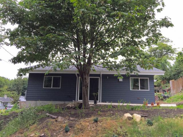 This home’s walls are constructed using 6-inch (R-29) structurally insulated panels (SIPs) while the roof is constructed of 10-inch (R-42) SIPs providing a continuous thermal blanket and air barrier around the home.