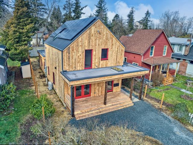 [bundle] design studio built this 1,741-square-foot custom home plus apartment in Bellingham, Washington, to the high performance criteria of the U.S. Department of Energy Zero Energy Ready Home (ZERH) program.