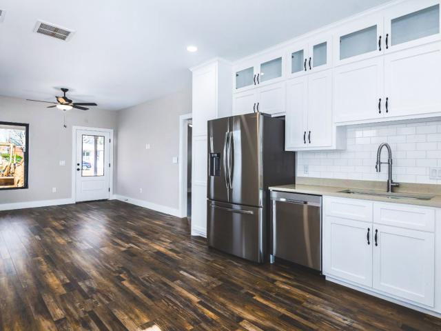 2024-Howard-4-living room