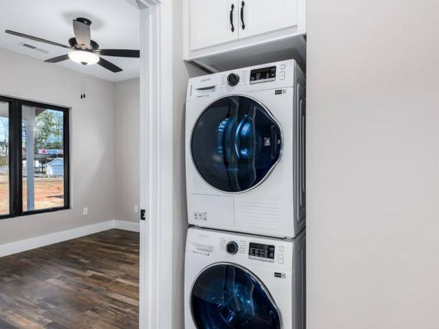 2024-Howard-8-laundry