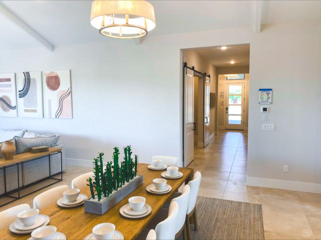 2024-K Hov Pho-6-entry hall
