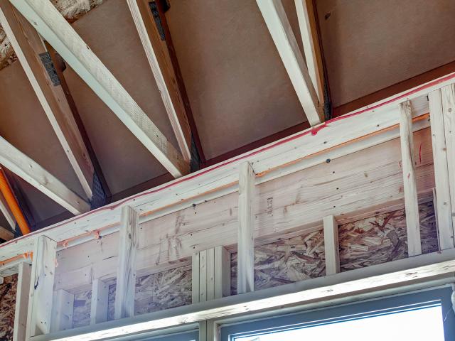 The energy saving attic perimeter framing ensures an enhanced depth of insulation all the way to the edge of the roof perimeter. Ventilation air can pass up through soffit vents, behind the professionally installed baffles, and out of vents near the roof ridge.