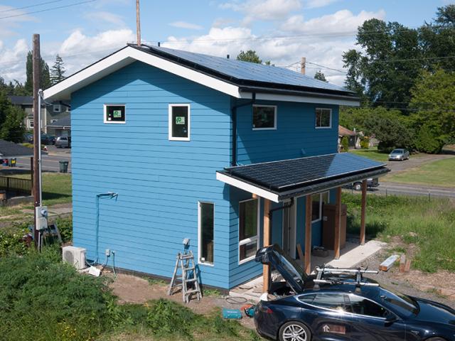 The 10.25-inch-thick roof panels provide continuous insulation across the roof deck and vaulted ceilings throughout the home's interior.