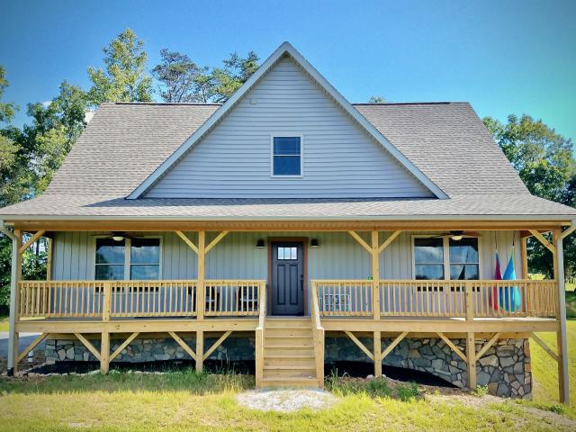 S.D. Jessup Construction built this 3,310-square-foot custom home in Pinnacle, North Carolina, to the high performance criteria of the U.S. Department of Energy Zero Energy Ready Home (ZERH) program.