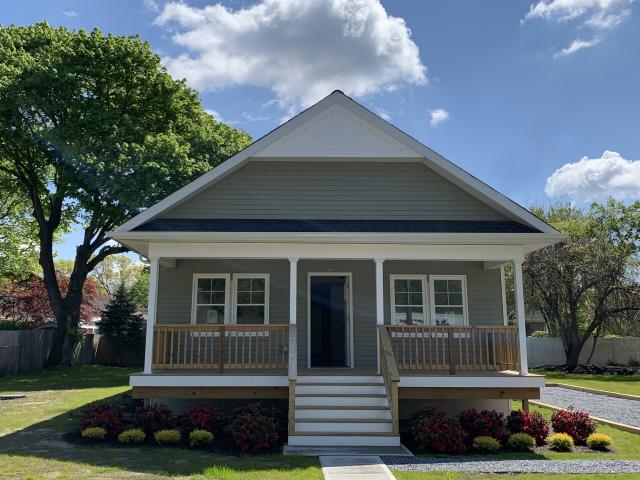 United Way of Long Island built this 1,360-square-foot affordable home in East Patchogue, New York, to the high performance criteria of the U.S. Department of Energy Zero Energy Ready Home (ZERH) program.