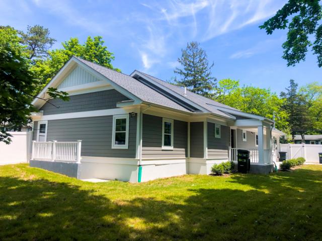 United Way of Long Island built this 1,936-square-foot affordable multifamily home in Medford, New York, to the high performance criteria of the U.S. Department of Energy Zero Energy Ready Home (ZERH) program.