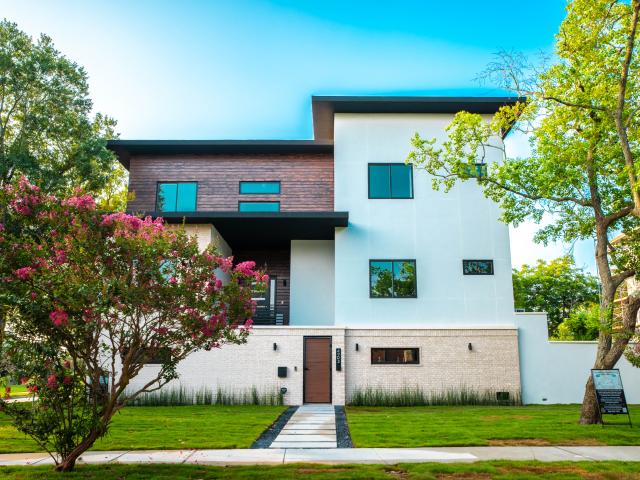 Everlasting Homes Building Group built this 4,754-square-foot custom spec home in Houston, Texas, to the high performance criteria of the U.S. Department of Energy’s Zero Energy Ready Home (ZERH) program.