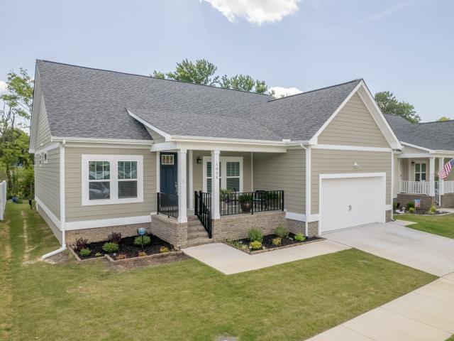 Healthy Communities built this 1,847-square-foot production home in Williamsburg, Virginia, to the high performance criteria of the U.S. Department of Energy’s Zero Energy Ready Home (ZERH) program.