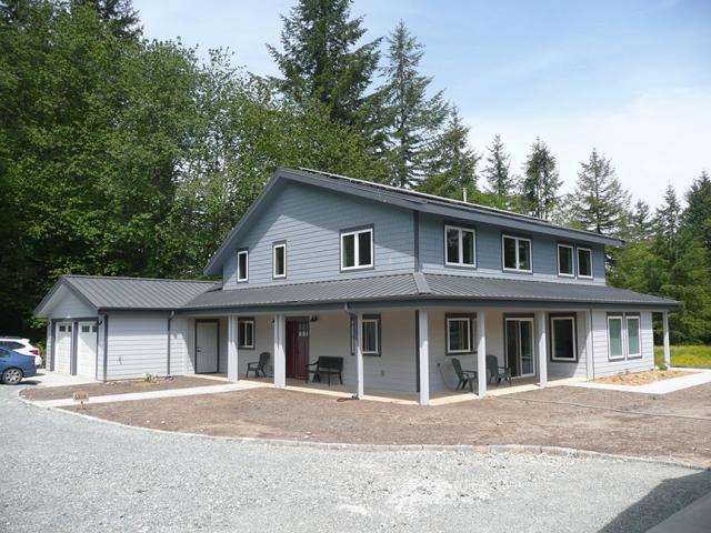 The standing-seam metal roof, deep overhangs, and fiber cement plank siding over draining house wrap help to keep the home dry in this often-damp Pacific Northwest location.