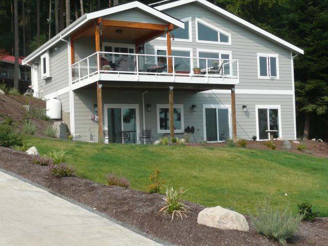 Clifton View Homes built this 2,408-square-foot zero energy home in Coupeville, Washington, to the performance criteria of the U.S. Department of Energy Zero Energy Ready Home (ZERH) program.