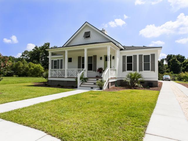 Amerisips Homes' 2,085-square-foot coastal cottage is a certified U.S. DOE Zero Energy Ready Home.