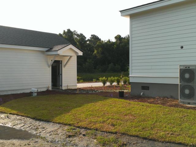 This home is equipped with an ultra-efficient air-to-water heat pump, which provides heated and cooled air and hot water for domestic use. The heat pump has an efficiency rating of 4.5 COP for heating and 17.5 SEER for cooling and uses a fan coil system, which is extremely efficient at removing humidity from the practically airtight home.