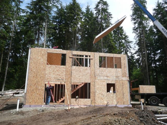 Advanced SIP technology panels come to the jobsite straight, dry, and precisely cut for quick assembly, a plus in the often-damp Pacific Northwest climate.