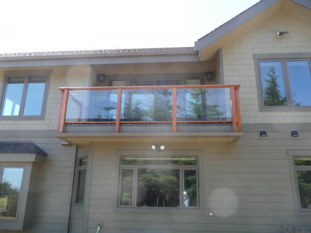 Solar window shading details include the roof overhang protecting the balcony, which in turn shades the windows below it.