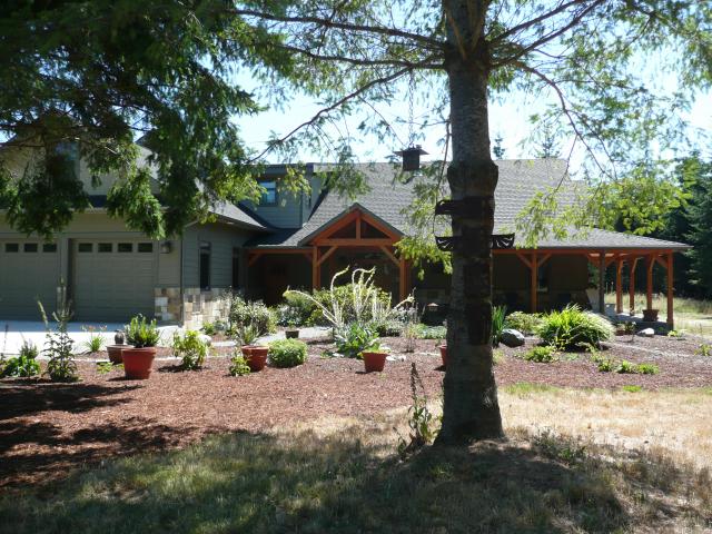 The water-saving landscape design uses only native and drought-tolerant plants for zero-water irrigation.