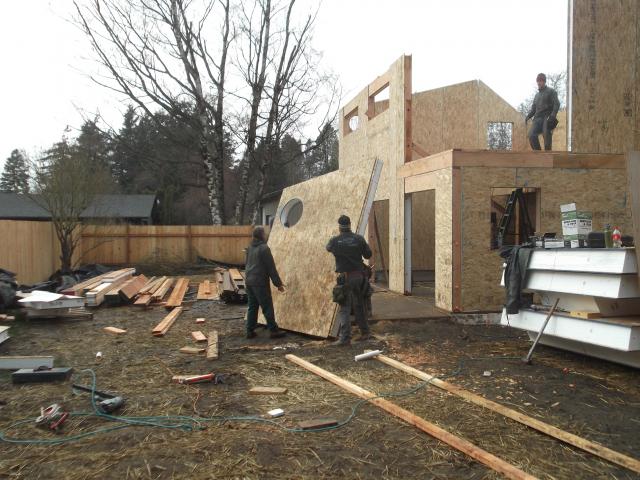 TC Legend uses structural insulated panel (SIP) thermal blanket construction. Each panel consists of a layer of rigid foam insulation sandwiched between two layers of OSB wood sheathing.